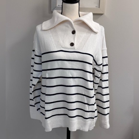 Talbots Sweaters - NWT Talbots Sweater Size LP Cream and Navy